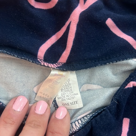 LuLaRoe Onesize Breast Cancer Ribbon leggings - Picture 3 of 3